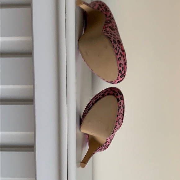 Fun pink cheetah print heels! - Picture 4 of 5